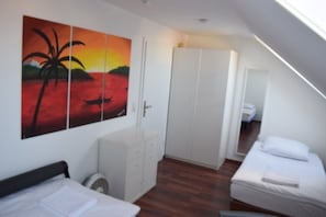 Apartment, 2 Schlafzimmer (12-00) | Kostenloses WLAN, Bettwäsche