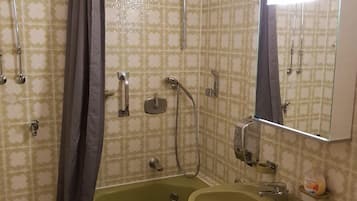 Apartment, Multiple Bedrooms (26-00) | Bathroom | Shower, free toiletries, towels
