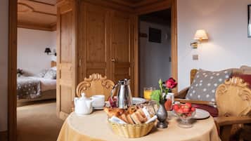 Caja de seguridad en la habitación y escritorio