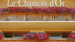 A hotel facade with the name "Le Chamois d'Or" prominently displayed. - Le Chamois d'Or (Cordon)