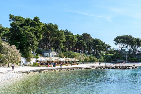 Beach nearby, sun-loungers, beach umbrellas, 3 beach bars - Best Location Rooms (Split)