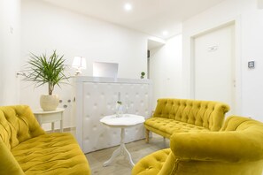 Hallway - Best Location Rooms (Split)