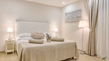 Double room 105 | Una scrivania, postazione laptop, ferro/asse da stiro, Wi-Fi gratuito