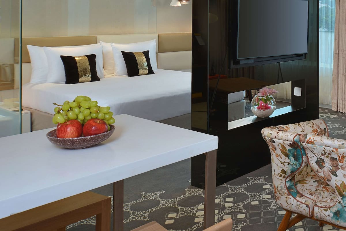Suite (Lounge Access)
