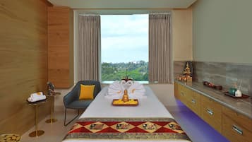 Couples treatment room(s), sauna, steam room, hot stone massages