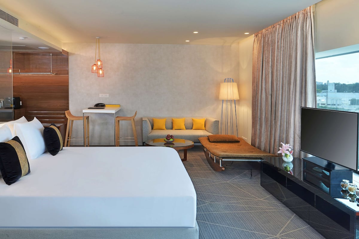 Suite, 1 Bedroom (Lounge Access)