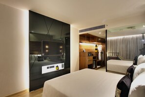 Minibar, in-room safe, individually decorated, individually furnished - Radisson Bengaluru City Center (Bengaluru)