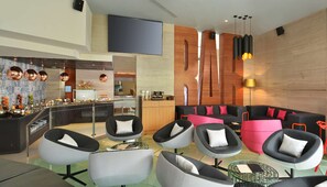 Cafe - Radisson Bengaluru City Center (Bengaluru)