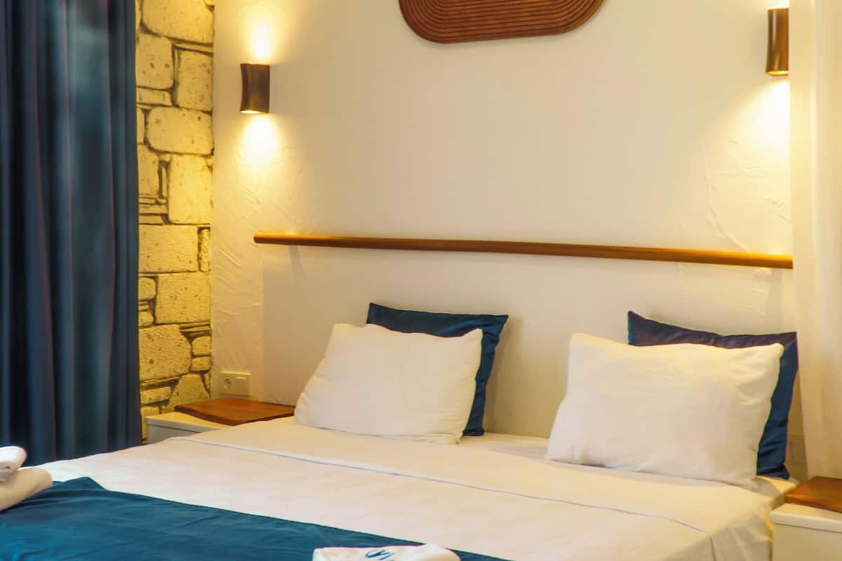 Superior Double Room, 1 Queen Bed | Premium bedding, down comforters, minibar, individually decorated