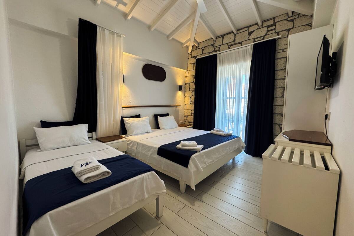 1 bedroom, premium bedding, minibar, desk