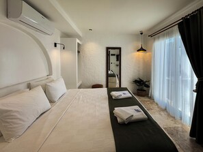 Grand Double Room | Premium bedding, down comforters, minibar, individually decorated - Villa Peri Alacati (Cesme)