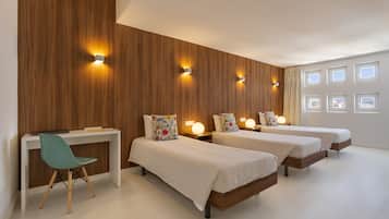 Escritorio, cortinas blackout, wifi gratis y ropa de cama