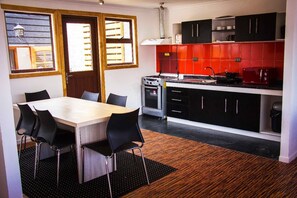 公寓, 2 間臥室, 私人浴室 (8 PAX) | 私人廚房 | 電冰箱、微波爐、鍋具/餐盤/廚房用品