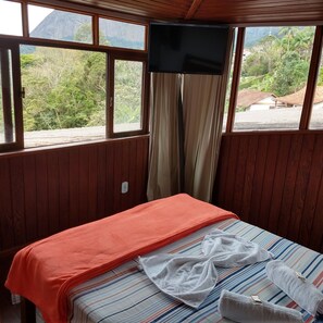 Cortinas blackout, wifi gratis y ropa de cama 