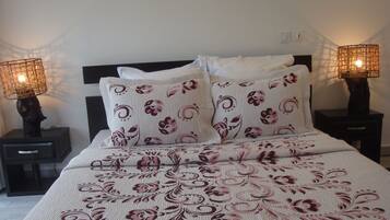 Ropa de cama de alta calidad, minibar, escritorio y cortinas blackout