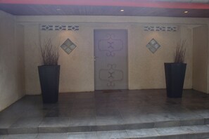 Property entrance - Ernaa Chambres D'Hotes (Abidjan)