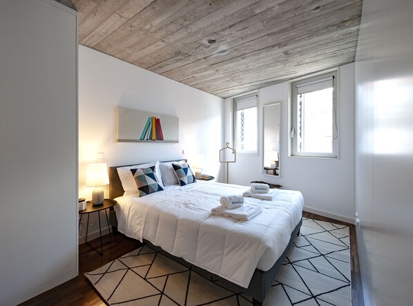 Apartment 03, 1 Queen Bed with Sofa bed, Non Smoking | Egyptian cotton sheets, premium bedding, individually decorated - PortoSoul Trindade (Porto)