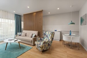 Standard Double Room, Balcony | Living area