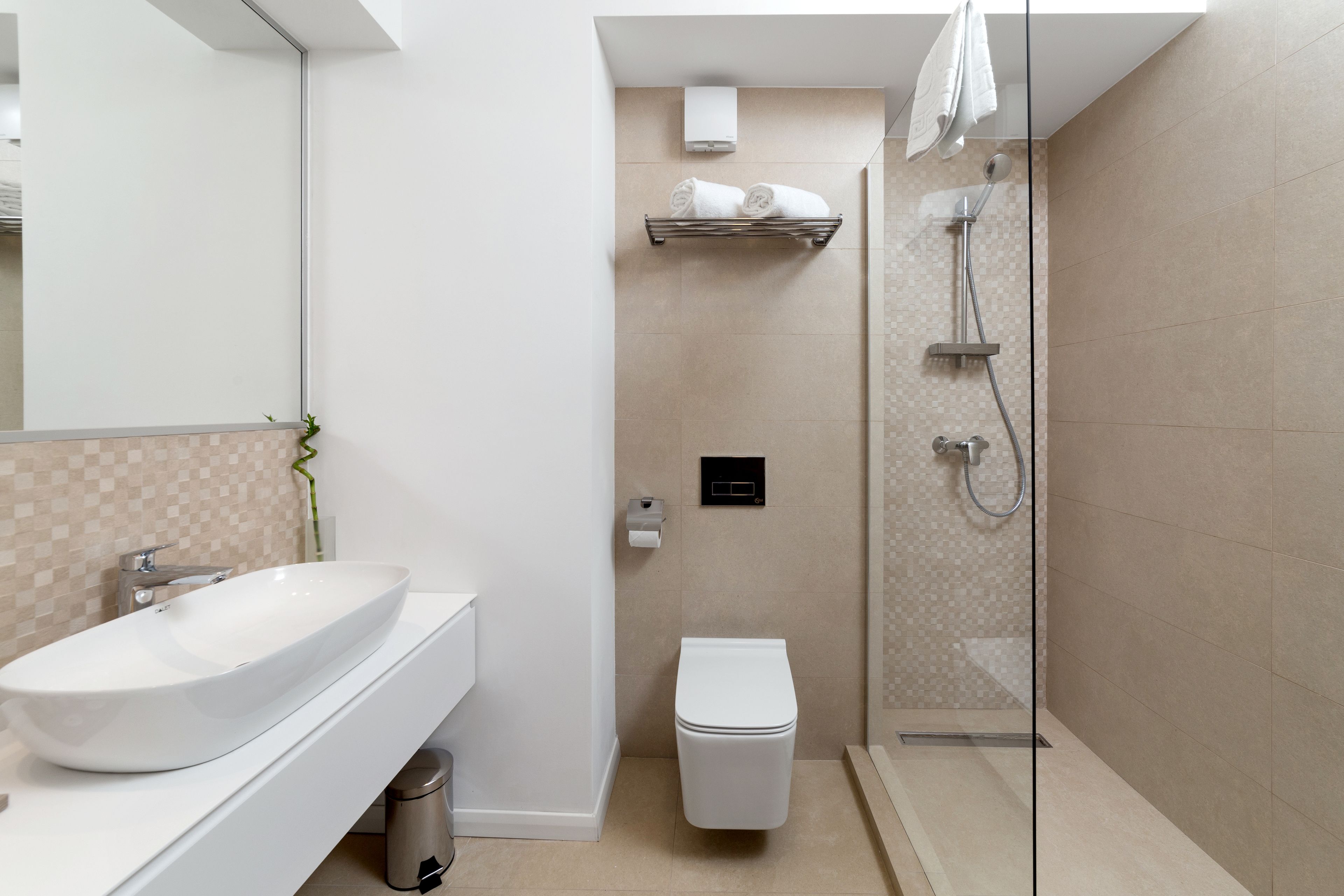 standard double room, balcony | bathroom | free toiletries, hair dryer, bathrobes, slippers