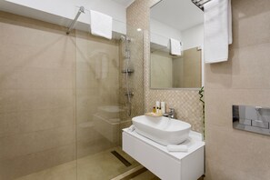 Standard Double Room, Balcony | Bathroom | Free toiletries, hair dryer, bathrobes, slippers - Athina Suites Hotel (Bucharest)