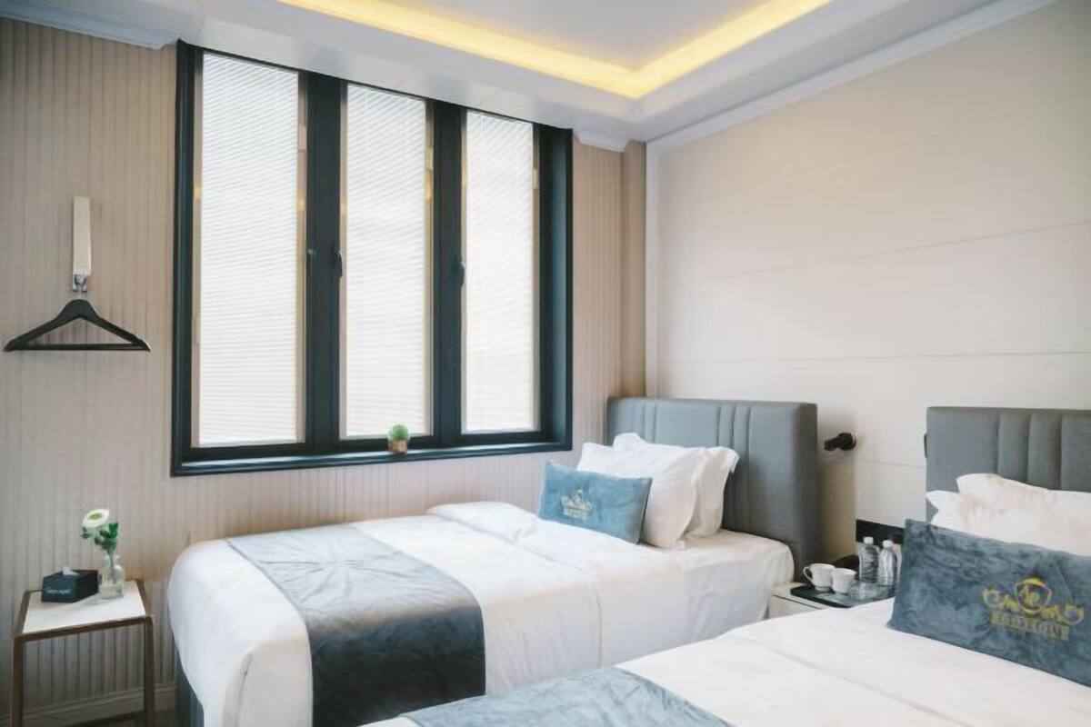 Caixa forta a l'habitació, escriptori i habitacions insonoritzades 