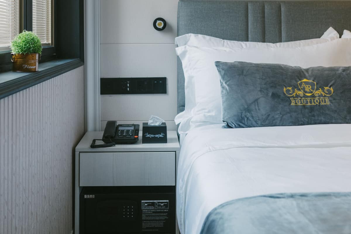 Doppia Deluxe, 1 letto queen, non fumatori | Cassaforte in camera, con stile personalizzato
