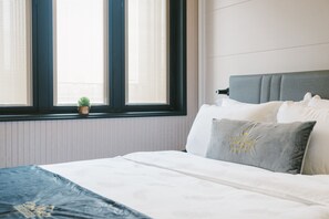 Executive Double Room, Non Smoking | In-room safe, individually decorated, individually furnished, desk - A&R Boutique Hotel (Kuala Lumpur)