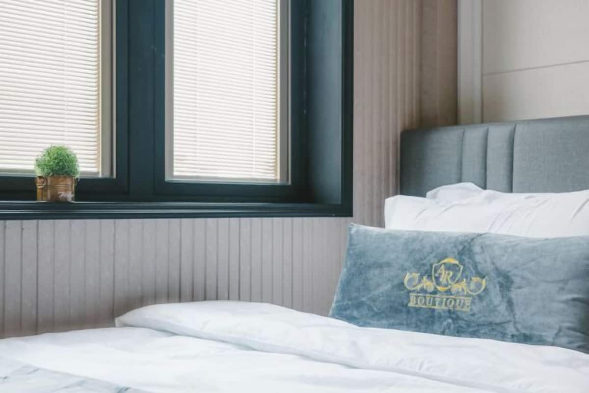 Cofres nos quartos, individualmente decorados