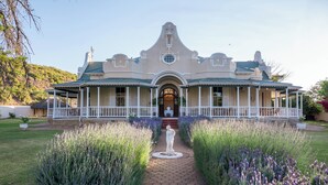 Unclassified image, 5 of 128, button - Bakenskraal Ostrich Palace (Oudtshoorn)