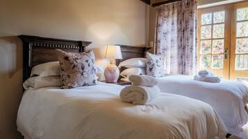 Suite Familiale, 2 chambres, vue jardin, côté jardin | Minibar, coffres-forts dans les chambres, décoration personnalisée