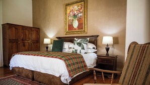 Premium Double Room | Minibar, in-room safe, desk, free WiFi - Bakenskraal Ostrich Palace (Oudtshoorn)