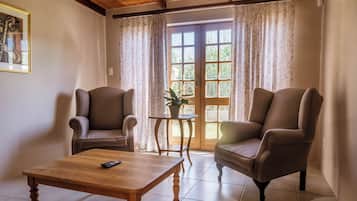 Kamar Double atau Twin Mewah | Minibar, brankas, dan didekorasi berbeda-beda