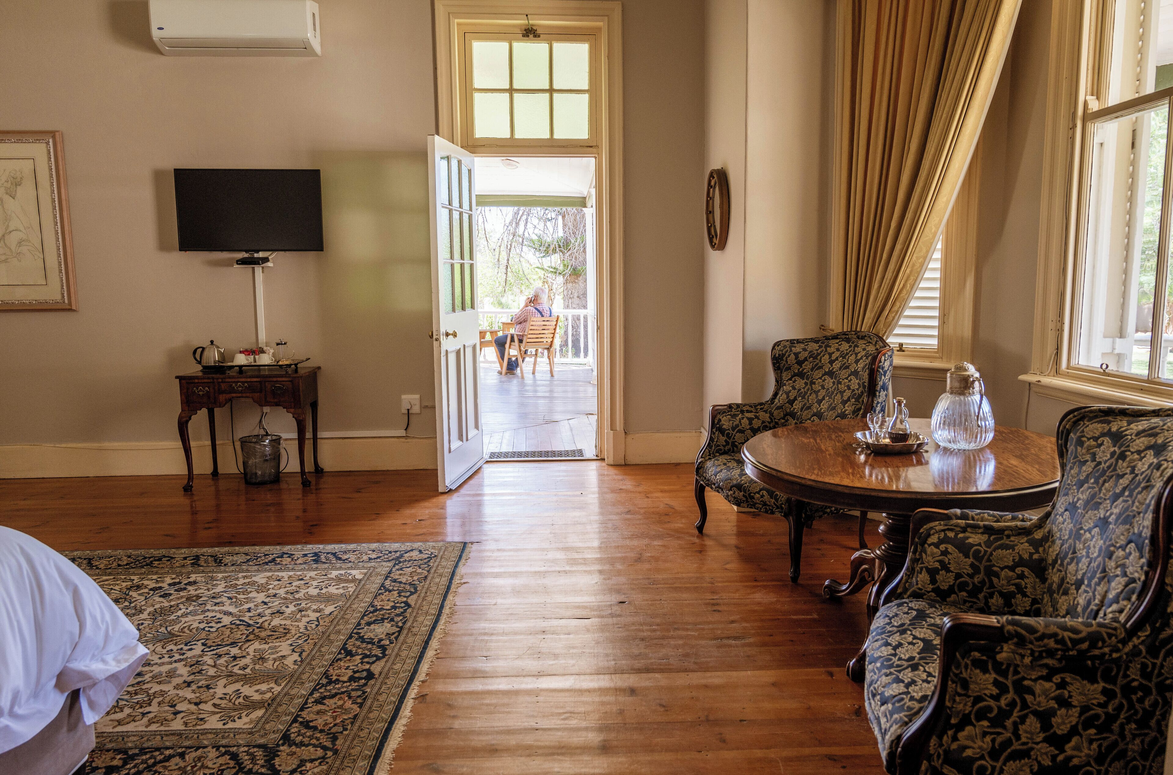 Minibar, in-room safe, individually decorated, individually furnished