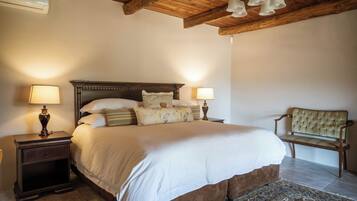 Suite Familiale, 2 chambres, vue jardin, côté jardin | Minibar, coffres-forts dans les chambres, décoration personnalisée