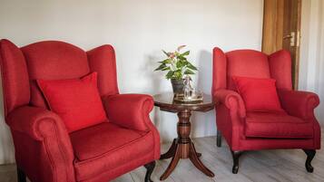 Chambre Familiale, 2 chambres, dans les dépendances | Minibar, coffres-forts dans les chambres, décoration personnalisée