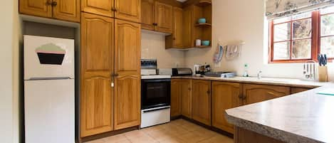 Family House, 2 Bedrooms | Private kitchen