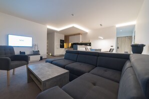 Deluxe Apartment, 3 Bedrooms, Non Smoking, Garden View | Premium bedding, minibar, in-room safe, blackout drapes