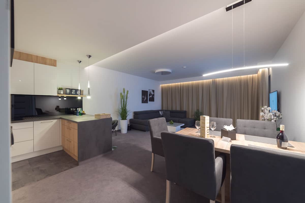 Apartamento Business, 1 habitación, no fumadores | 1 dormitorio, ropa de cama de alta calidad, minibar y caja fuerte