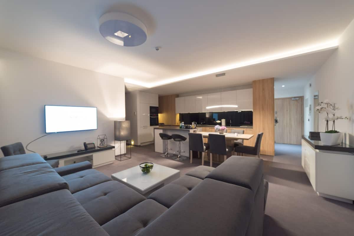 Apartamento Deluxe, varias camas, no fumadores, vistas al jardín | 1 dormitorio, ropa de cama de alta calidad, minibar y caja fuerte