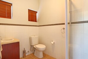 Bathroom - Boundless Apartments (Stellenbosch)