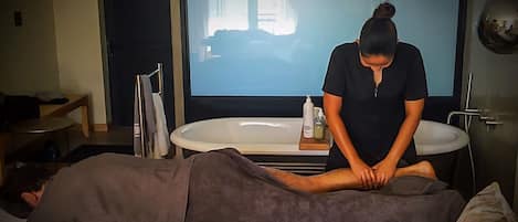 Couples treatment rooms, body treatments, aromatherapy
