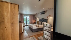 Luxury-Zimmer, Whirlpool, Stadtblick