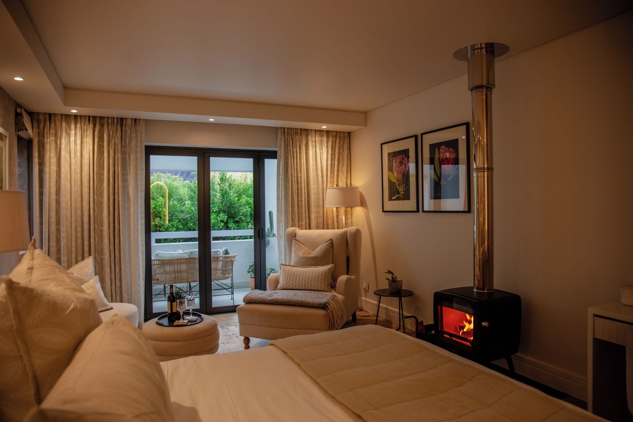 Luxury Room, Mountain View | Living area | 40-inch Smart TV with satellite channels, fireplace, Netflix