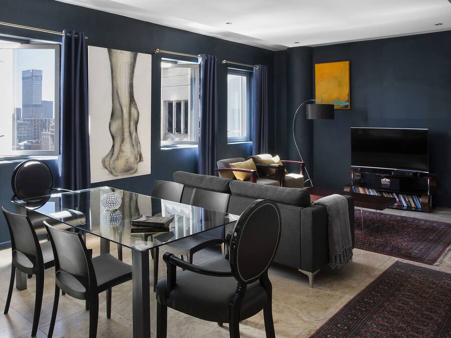 Luxury Studio, 1 Katil Ratu (Queen), Ensuite, City View | Ruang tamu | 55 inci sebuah televisyen pintar dengan digital, TV, Netflix