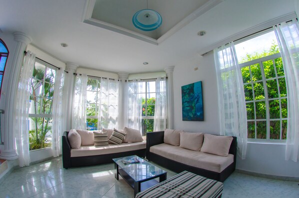 Check-in/check-out kiosk