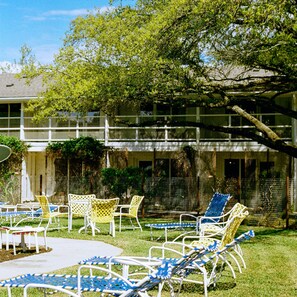 Seasonal outdoor pool - Stagecoach Inn (Salado)