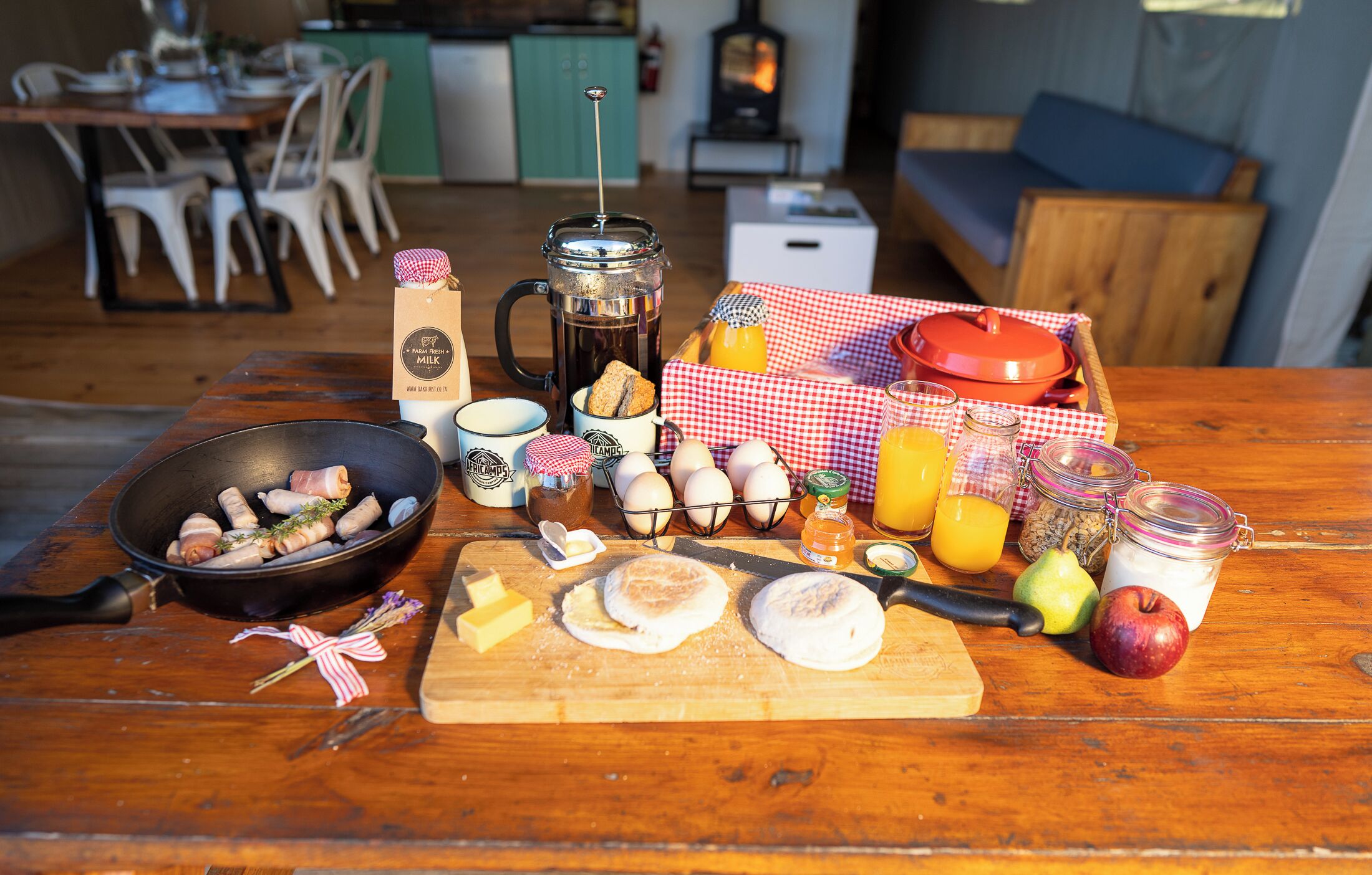 Daily full breakfast (ZAR 200 per person)