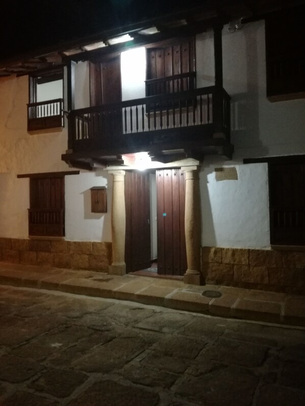 Front of property – evening/night - Casa Alicante (Barichara)