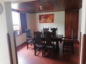 Casa família, para não fumantes | Opções para refeição no quarto
