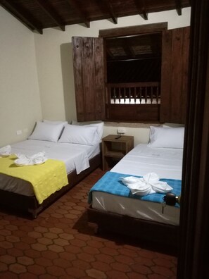 Family House, Non Smoking | 4 bedrooms, iron/ironing board, free WiFi, bed sheets - Casa Alicante (Barichara)